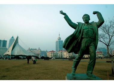 青岛音乐广场上的聂耳雕像