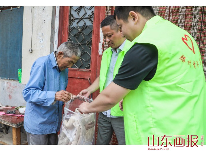 山东滕州：团员青年暖心助老爱不变