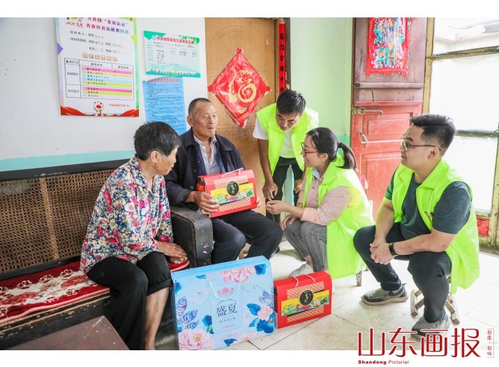 山东滕州：团员青年暖心助老爱不变