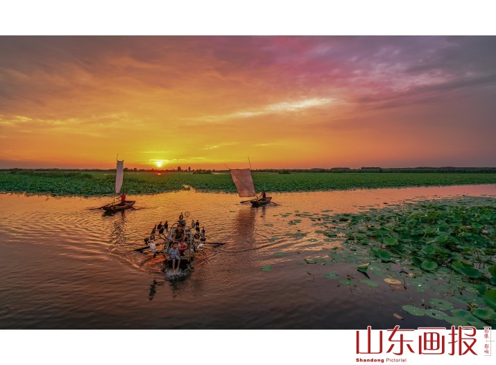 白帆点点夕阳西下鹰舟唱晚
