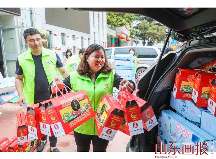 山东滕州：团员青年暖心助老爱不变
