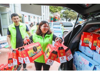 山东滕州：团员青年暖心助老爱不变