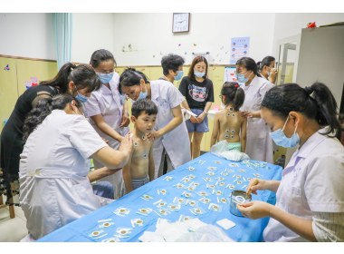 山东滕州：“冬病夏治”入伏时