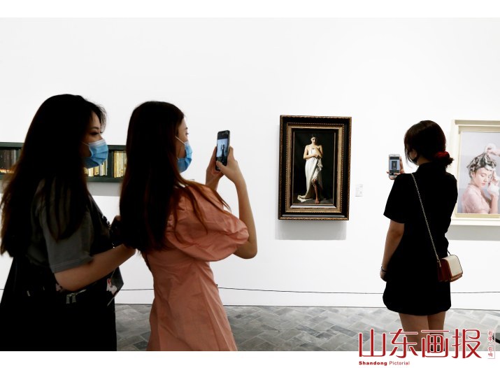 美术馆内的油画展览