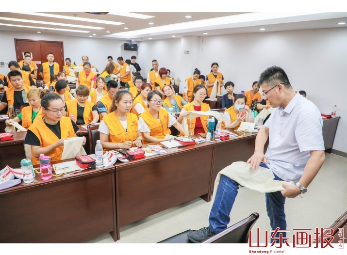 山东滕州：学习应急救护知识  发挥志愿服务作用