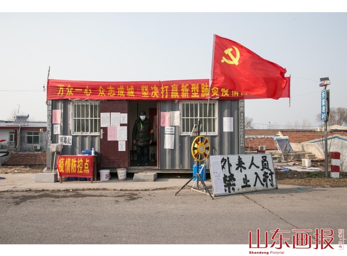 党旗飘扬在社区战“疫”一线