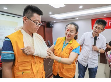 山东滕州：学习应急救护知识 发挥志愿服务作用
