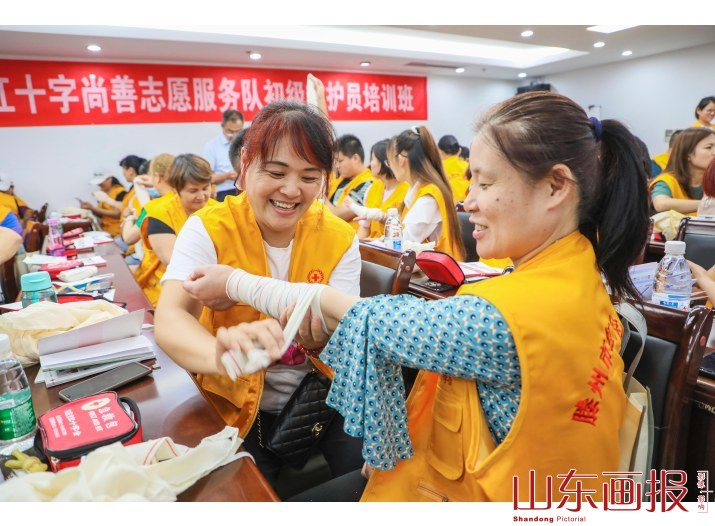 山东滕州：学习应急救护知识  发挥志愿服务作用