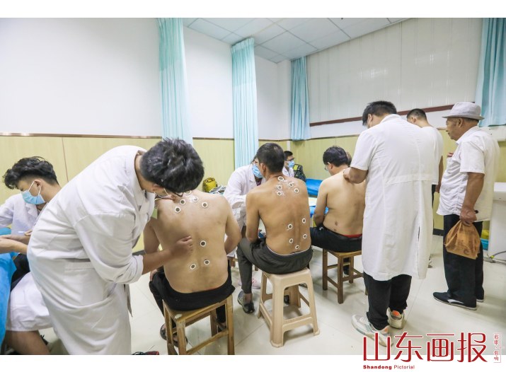 山东滕州：“冬病夏治”入伏时