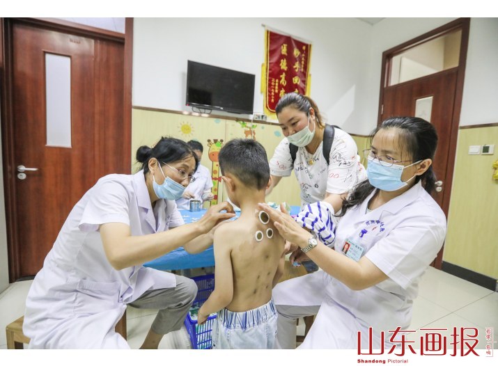 山东滕州：“冬病夏治”入伏时