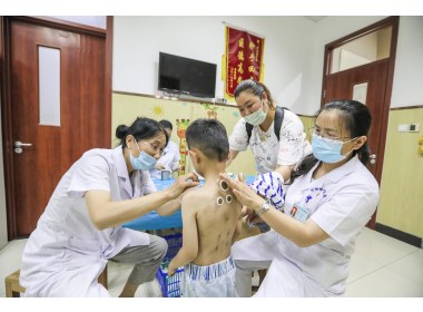 山东滕州：“冬病夏治”入伏时