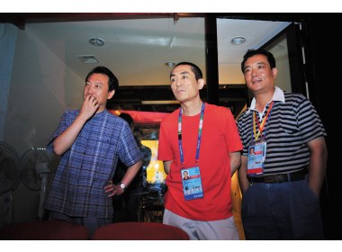 宋伟和友人在排练间隙
