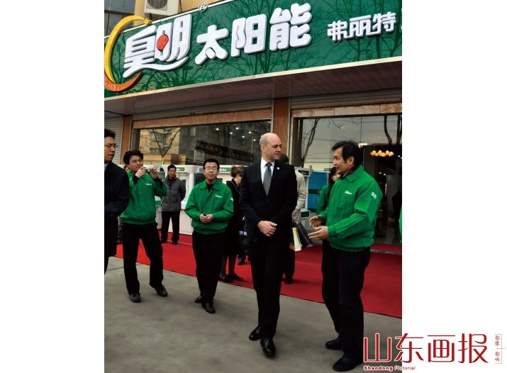 瑞典首相赖因费尔特参观皇明南京太阳能3G馆
