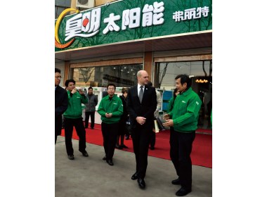瑞典首相赖因费尔特参观皇明南京太阳能3G馆