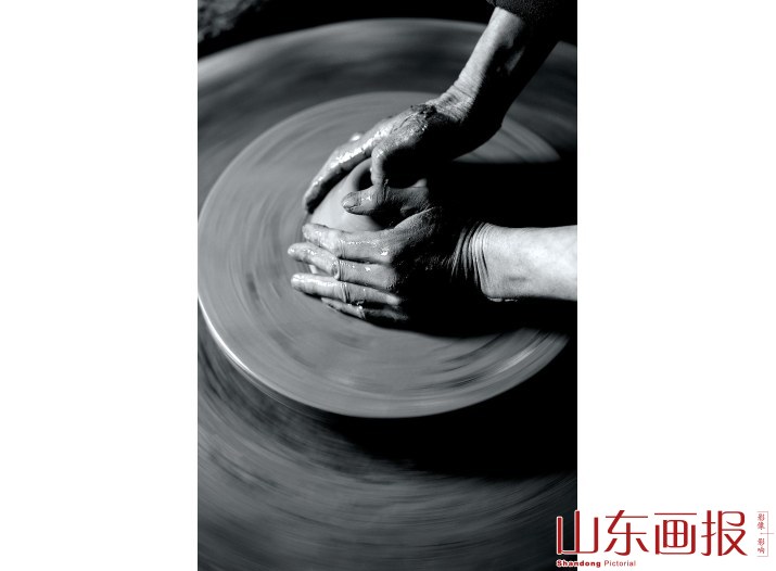 制作陶器黑白照