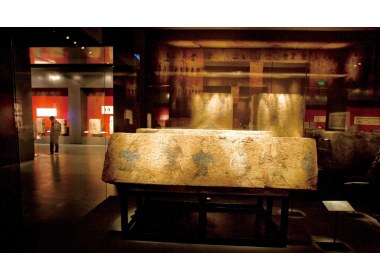 彩绘汉画像石难得一见