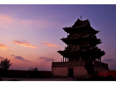 祥云与秋风楼共舞