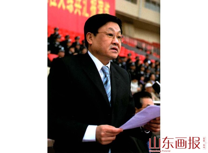 省司法厅厅长、省监狱管理局党委书记程辉主持汇报演练