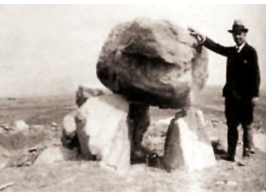 1935年明义士在山东考察淄川石棚遗址