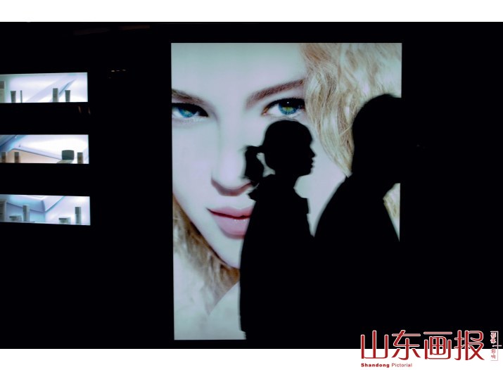 《国人奢侈品消费陷“炫富”怪圈》配图