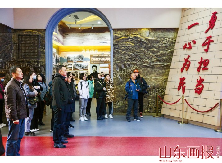 淌水崖纪念馆吸引大批游客参观