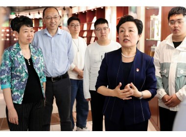 袁久荣教授是一位有学术见地、科研思维超前的明师