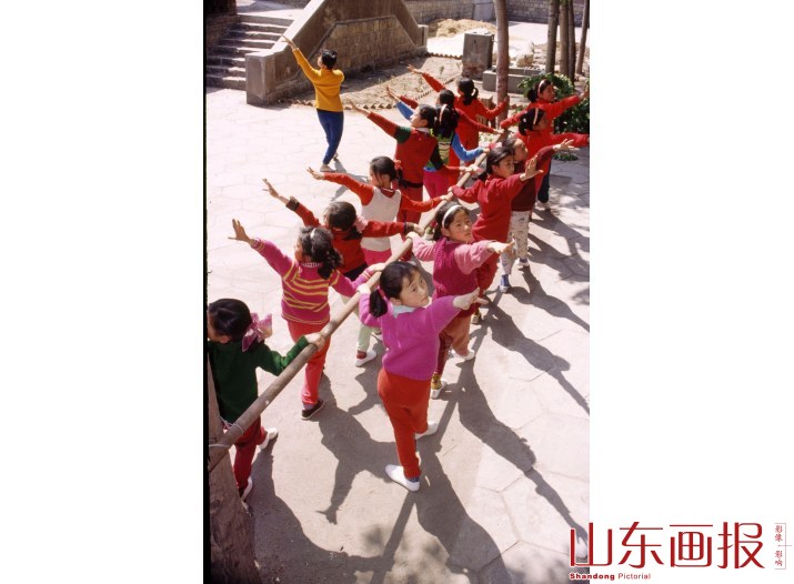 县文化馆业余艺校舞蹈班