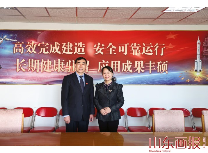 与黄伟芬的合影
