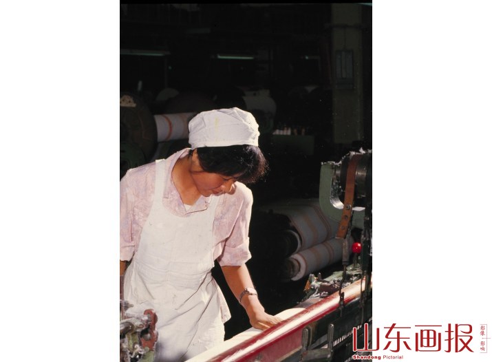 淄博毛巾厂 织造车间女工徐玉荣