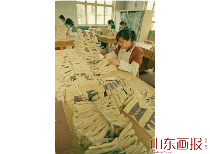 荣成皮件厂 手套生产车间