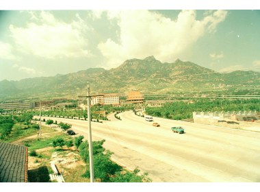 泰山脚下的104国道