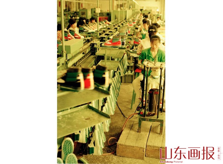 泰安橡胶总厂 胶鞋生产车间
