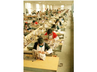 荣成皮件厂 缝纫车间