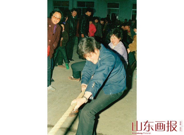 荣成皮件厂 拔河比赛