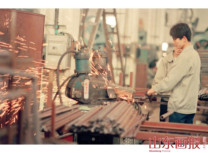 “走马“看枣庄 滕州钢窗厂