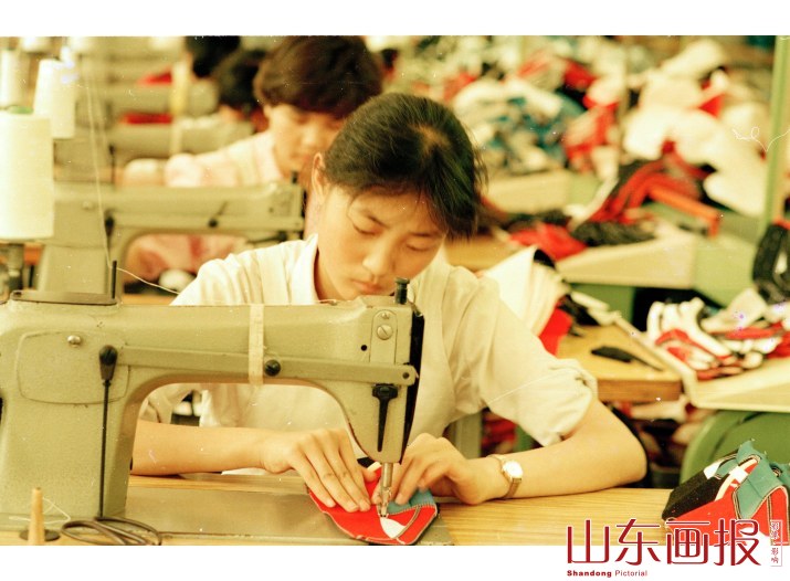 泰安橡胶总厂 胶鞋缝纫车间