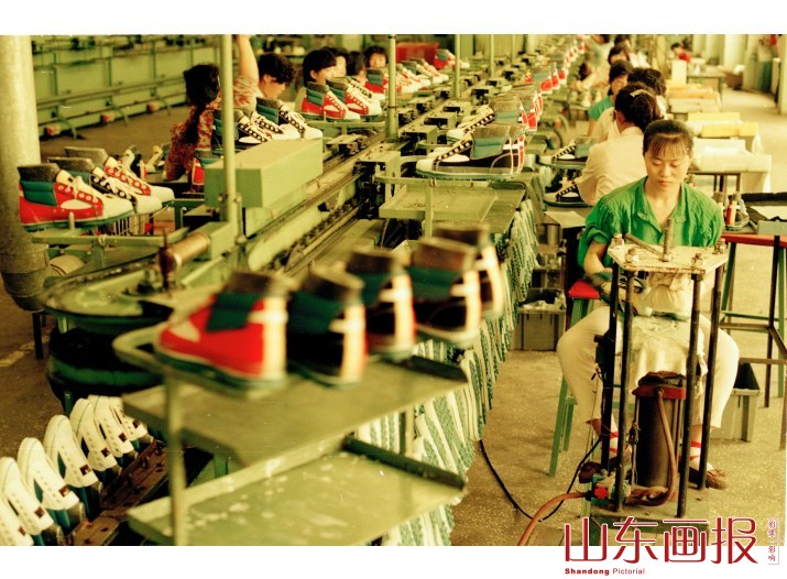 泰安橡胶总厂 胶鞋生产车间