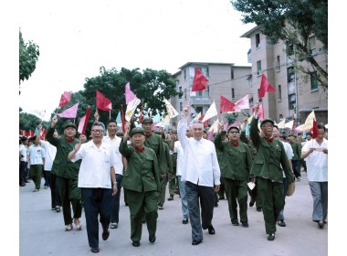 热烈庆祝十一大和十一届一中全会胜利召开