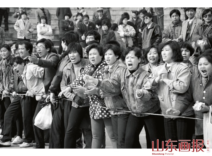 场外的啦啦队队员们