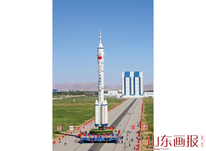 神舟十四号载人飞船与长征二号F遥十四运载火箭组合体