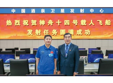 曲云宏与邓小军合影