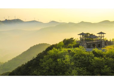 天门山晨雾