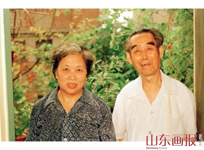 作家董均伦
