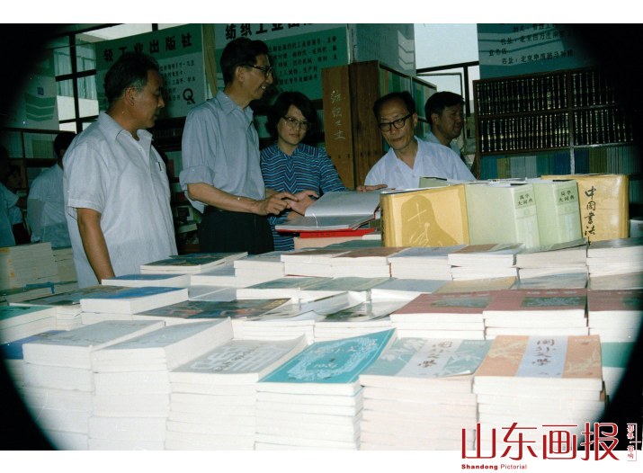 在书的海洋里——青岛夏季图书博览会侧记