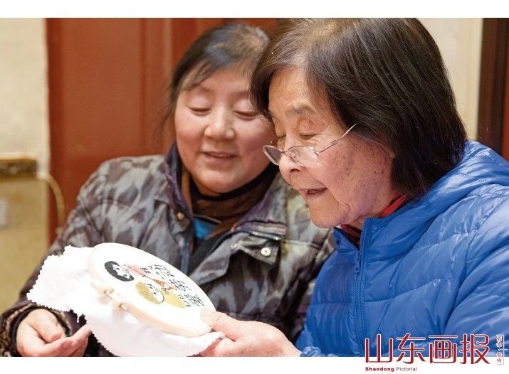 张汝芍传授鲁绣知识