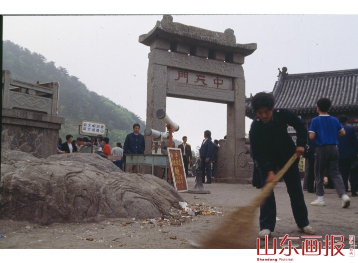 打扫“天庭”的人
