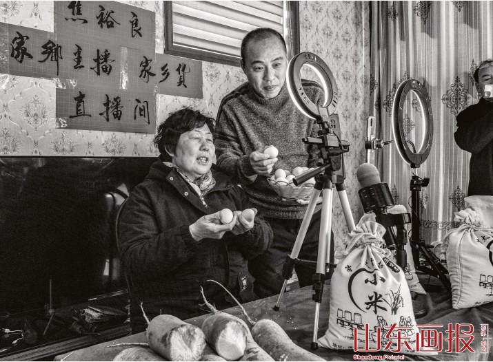 直播带货推销本村土特产
