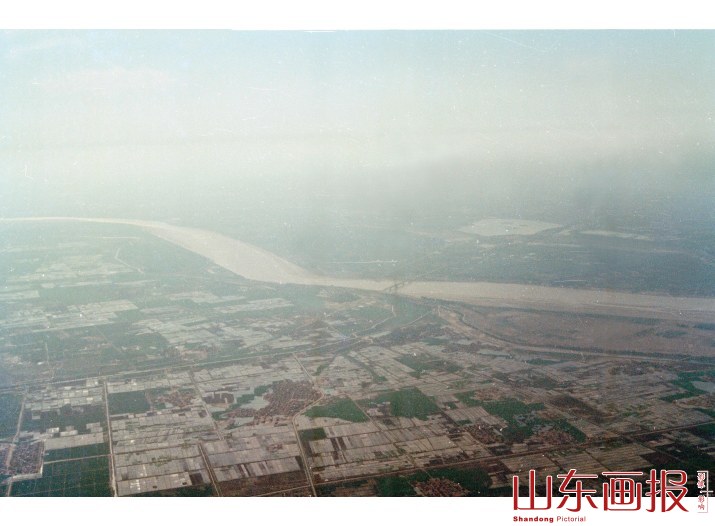 航拍黄河两岸