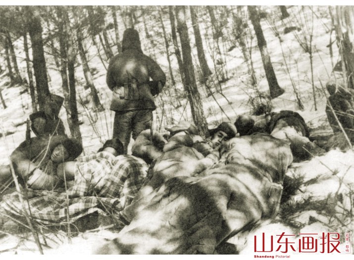 志愿军夜间战斗白天则席地而卧