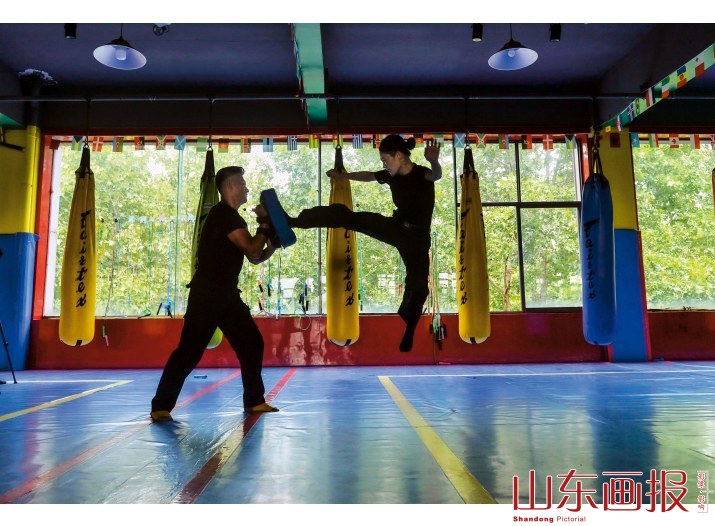 丁璐璐练习散打
